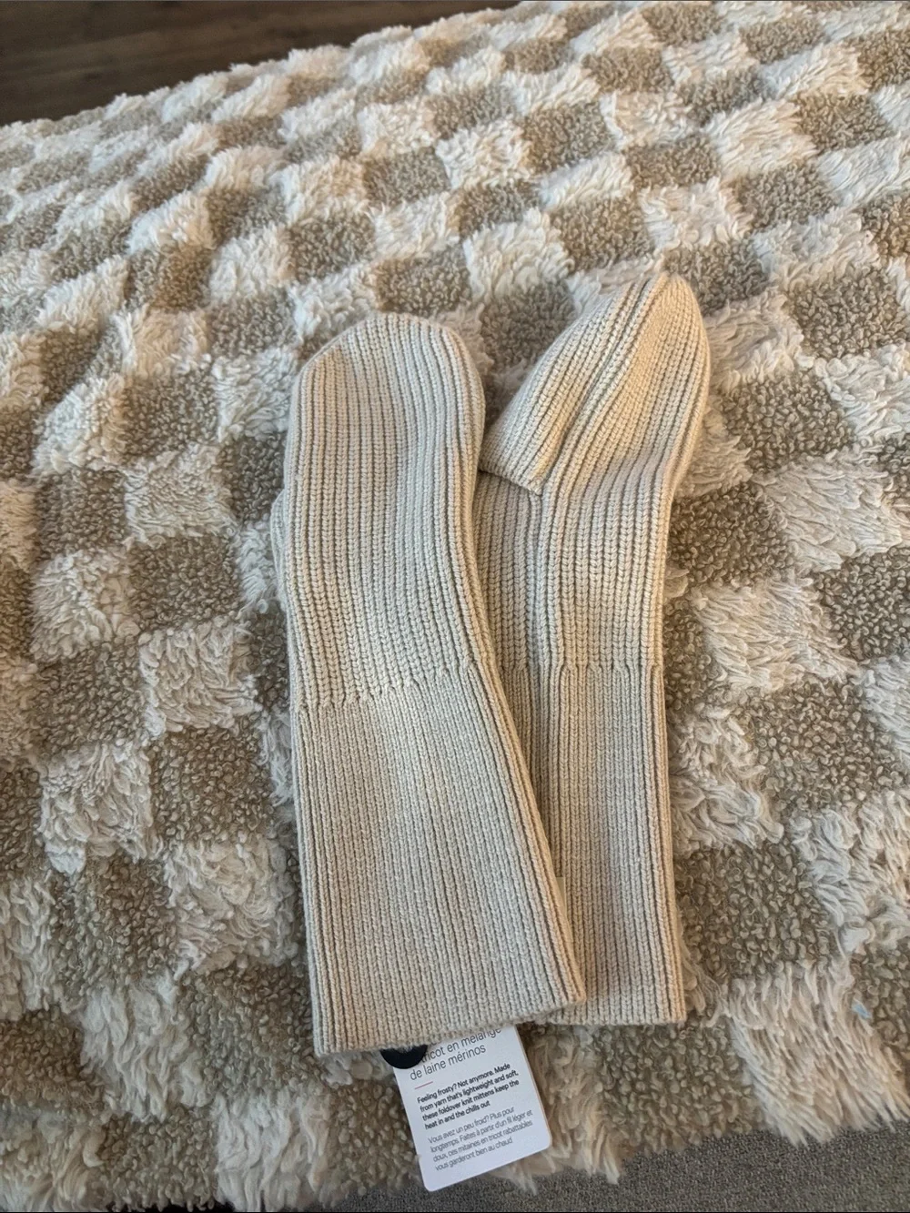 Lululemon ribbed merino wool mittens